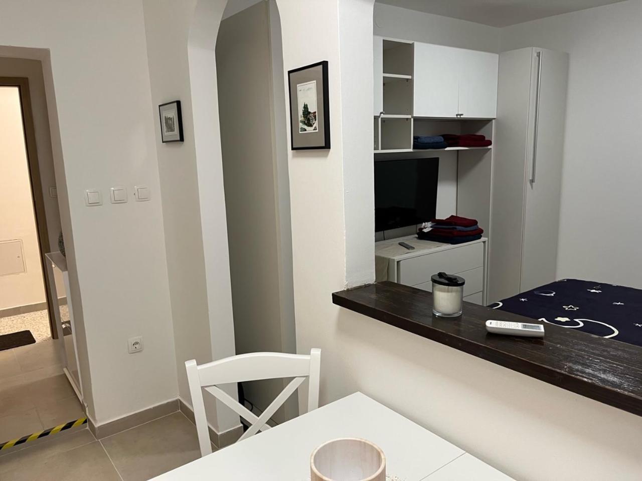 Apartment Angels - Anna *